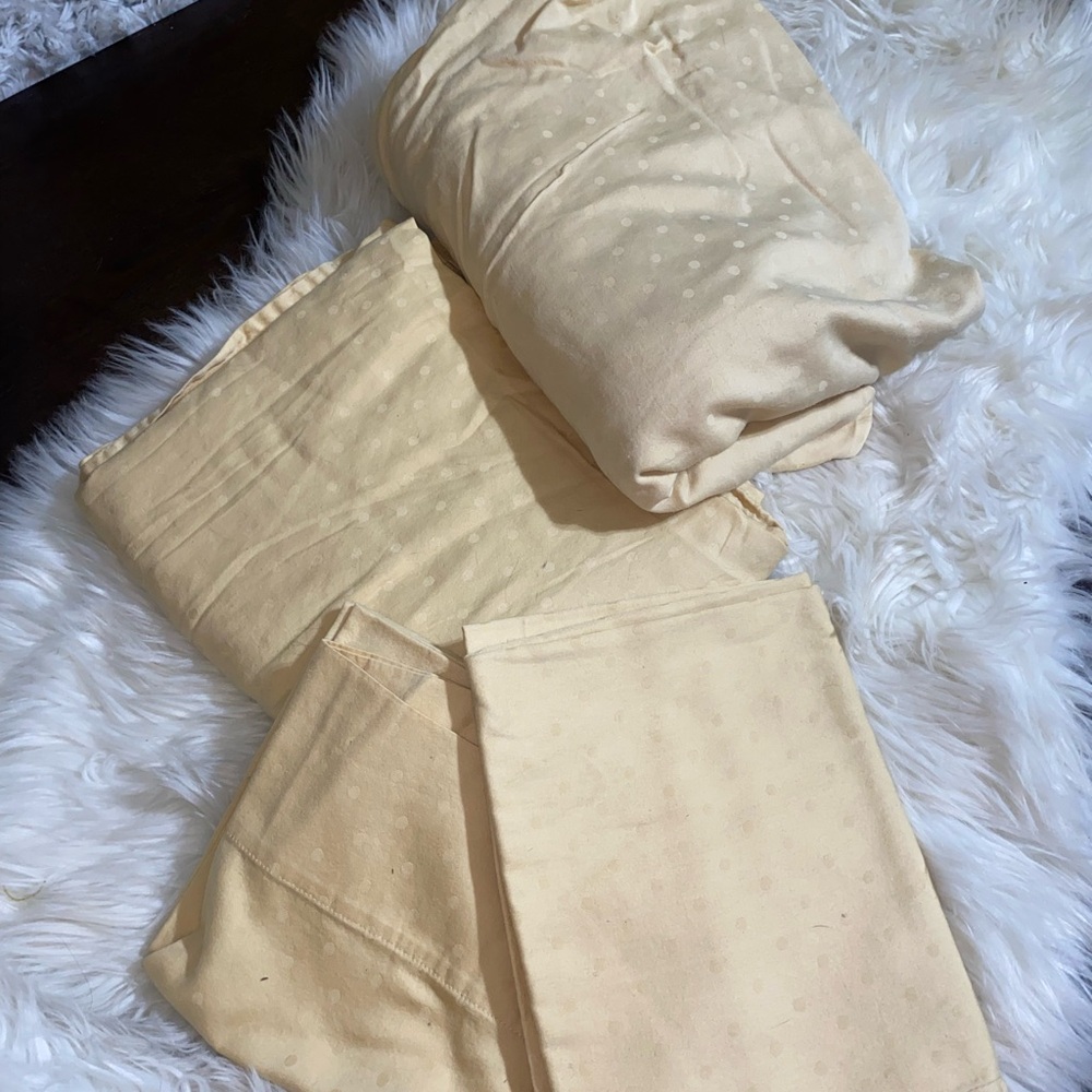 Elegant Cream Bedding Sheet Set